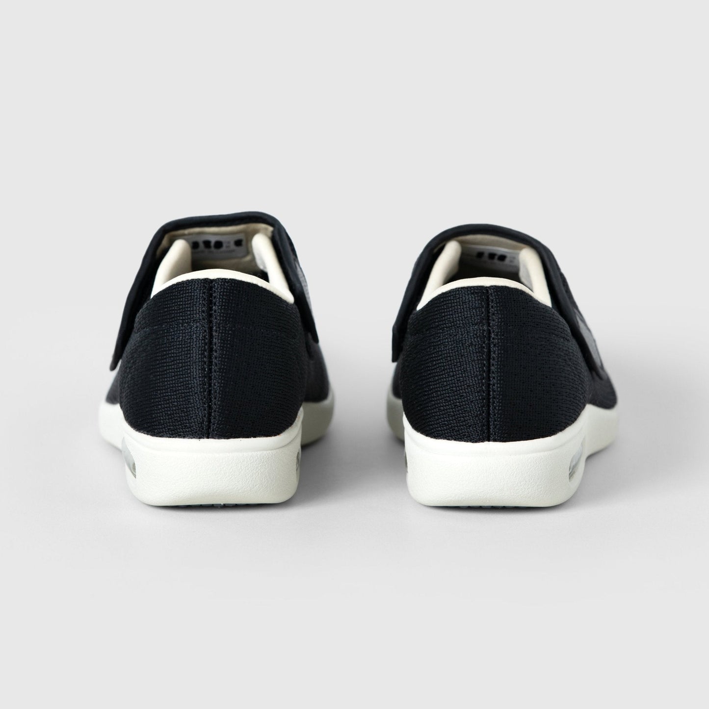 Chloe Stretch No-Tie Wide Shoes w/ Adjustable Closure - Black